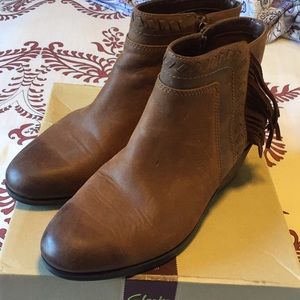 Clark’s Gelata Flora Booties Brown Leather 8